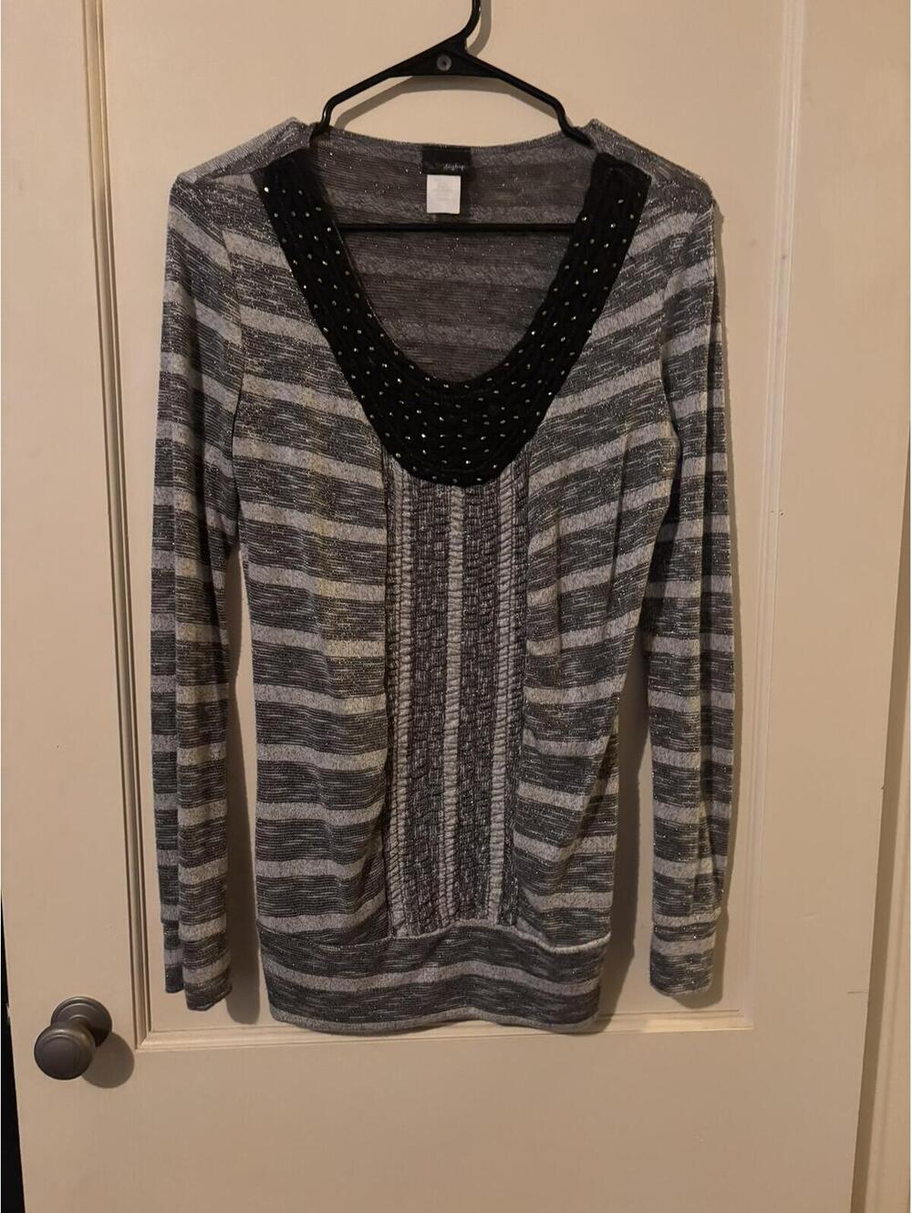 Daytrip Gray Black Striped Long Sleeve Knit Tunic Top with Beaded V-Neck, Size L